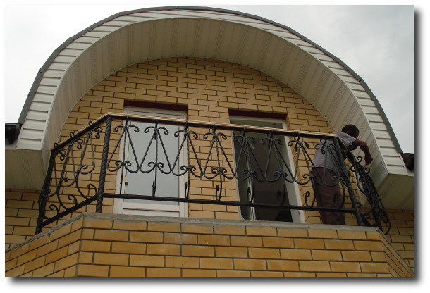 Кованая металлическая балконная решётка