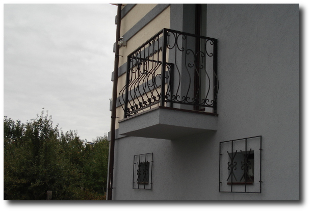 Кованая металлическая балконная решётка